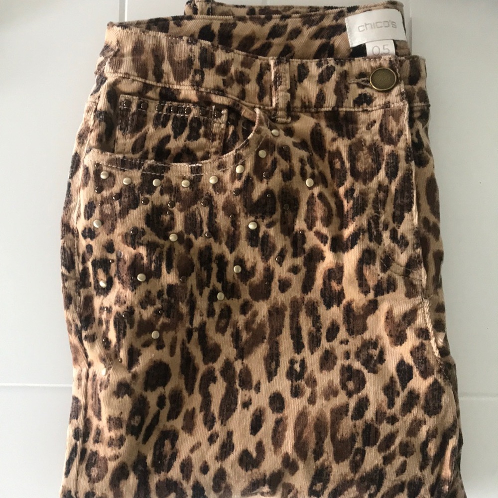 CHICOS Leopard Pants/Jeans Corduroy look-Size 6-8